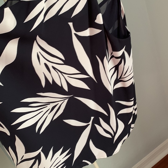 Loft size medium tropical navy and white racer back top hundred percent poly - Picture 4 of 4